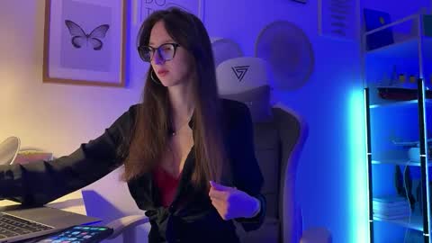 misslalii online show from April 15, 11:28 am