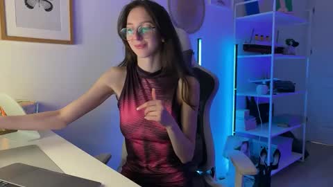 misslalii online show from April 24, 7:49 pm