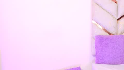 lyly  independient model online show from April 7, 1:55 pm