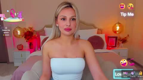 Snapshot of misslou_ chatting on May 13, 5:16 am Lou online show from May 13, 5:16 am
