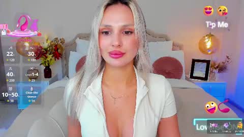 Snapshot of misslou_ chatting on June 17, 5:10 am Lou online show from June 17, 5:10 am