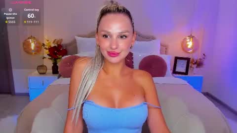 Snapshot of misslou_ chatting on July 28, 5:14 am Lou online show from July 28, 5:14 am
