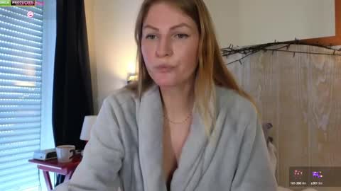 Snapshot of misslucci chatting on December 3, 9:44 am Misslucci online show from December 3, 9:44 am