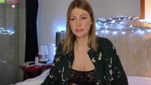 Snapshot of misslucci chatting on December 22, 9:22 am Misslucci online show from December 22, 9:22 am