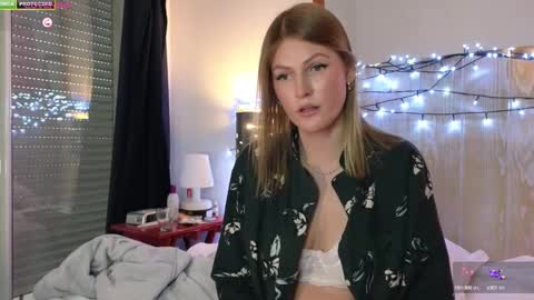 Snapshot of misslucci chatting on December 28, 4:09 pm Misslucci online show from December 28, 4:09 pm