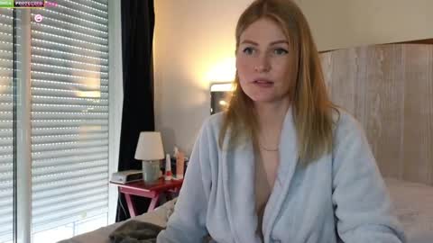 Snapshot of misslucci chatting on February 21, 9:34 am Misslucci online show from February 21, 9:34 am