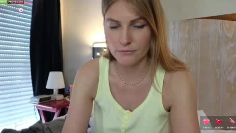 Snapshot of misslucci chatting on February 25, 1:39 pm Misslucci online show from February 25, 1:39 pm