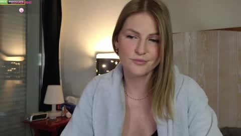 Snapshot of misslucci chatting on March 7, 4:22 pm Misslucci online show from March 7, 4:22 pm