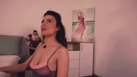 Lullu online show from December 4, 2:37 pm