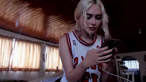 Miss Luna online show from December 3, 8:39 pm