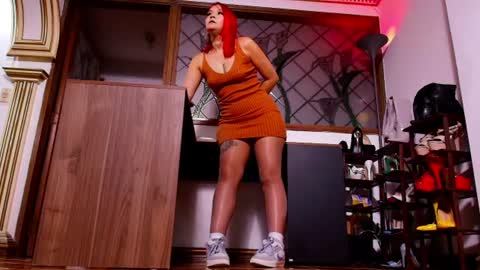 Snapshot of missmabelle_ chatting on June 29, 2:18 am Im Valentina online show from June 29, 2:18 am