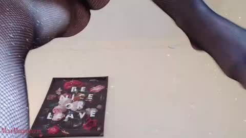 Snapshot of missmagnetizm chatting on October 21, 8:59 am Vi online show from October 21, 8:59 am