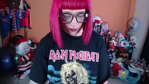 Miss Mia online show from December 3, 3:10 pm