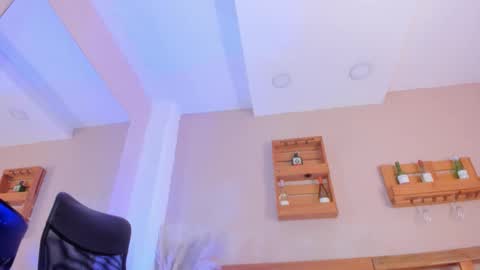 Mia  online show from November 9, 11:52 am