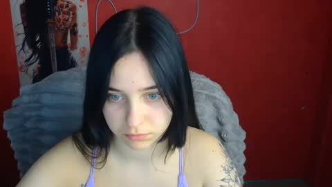 Mia online show from April 3, 12:14 pm