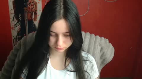 Mia online show from April 19, 11:42 am