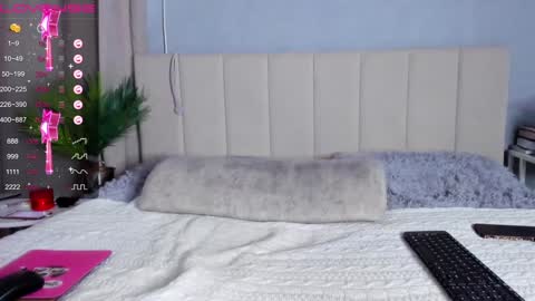 Snapshot of missmiatv chatting on December 18, 7:04 am missmiatv online show from December 18, 7:04 am