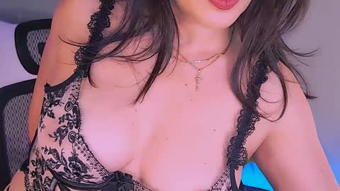 Snapshot of missmina chatting on November 2, 2:58 am Mina online show from November 2, 2:58 am