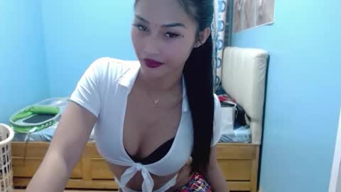 missminervaa online show from April 5, 5:32 pm