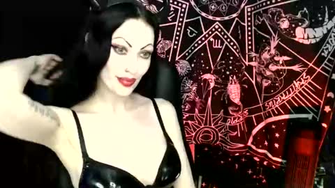 Snapshot of missmoondoll chatting on February 23, 5:38 am MissMoonDoll online show from February 23, 5:38 am