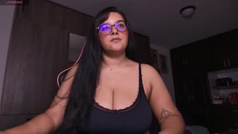 Snapshot of missmoonn chatting on November 9, 9:24 pm MissMoon online show from November 9, 9:24 pm