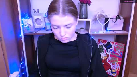 Snapshot of missoliviaa_ chatting on January 13, 12:13 pm Olivia online show from January 13, 12:13 pm