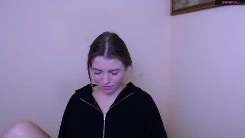 Snapshot of missoliviaa_ chatting on January 18, 10:39 am Olivia online show from January 18, 10:39 am