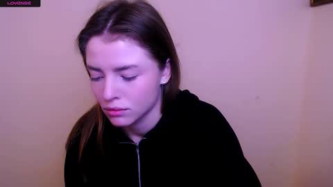 Snapshot of missoliviaa_ chatting on January 30, 9:36 am Olivia online show from January 30, 9:36 am