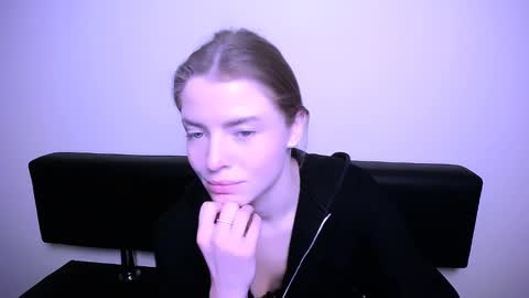 Snapshot of missoliviaa_ chatting on January 31, 11:46 am Olivia online show from January 31, 11:46 am