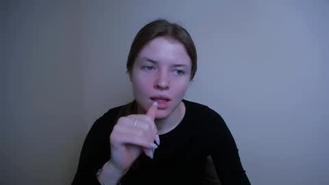 Snapshot of missoliviaa_ chatting on February 13, 9:09 am Olivia online show from February 13, 9:09 am