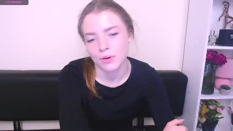 Snapshot of missoliviaa_ chatting on February 14, 8:10 am Olivia online show from February 14, 8:10 am