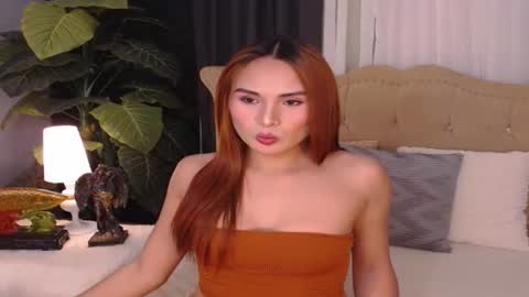 missoliviaontop online show from April 15, 6:15 pm