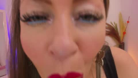 Snapshot of missonix chatting on November 30, 4:44 pm ONIX online show from November 30, 4:44 pm