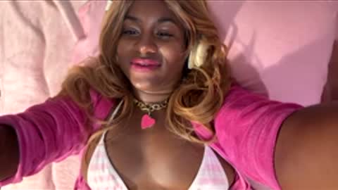 misspastelallure online show from December 16, 8:08 am