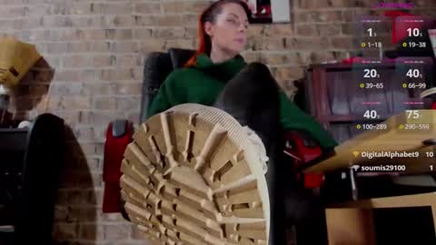 Miss Venus online show from December 7, 10:45 am