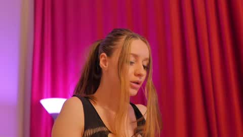 missqueenlust online show from March 11, 6:21 am