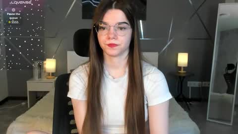 misss_evelyne online show from February 7, 1:20 am