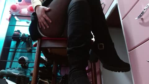 TELL ME MISS online show from March 4, 4:02 pm