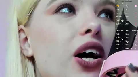 Snapshot of missslola chatting on January 31, 4:27 pm Misss Lola Angel online show from January 31, 4:27 pm