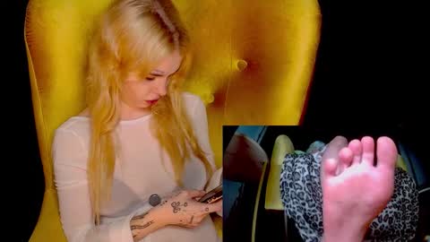 Snapshot of missslola chatting on October 8, 2:58 pm Misss Lola Angel online show from October 8, 2:58 pm