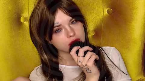 Snapshot of missslola chatting on October 12, 2:05 pm Misss Lola Angel online show from October 12, 2:05 pm