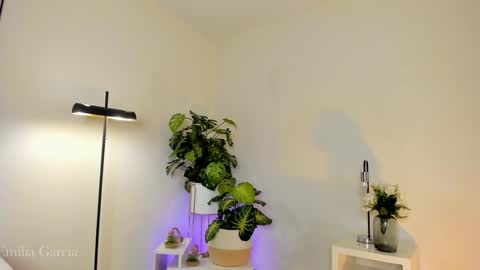 Fernanda Davila online show from December 23, 11:06 pm