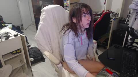 missthon online show from March 30, 10:49 am