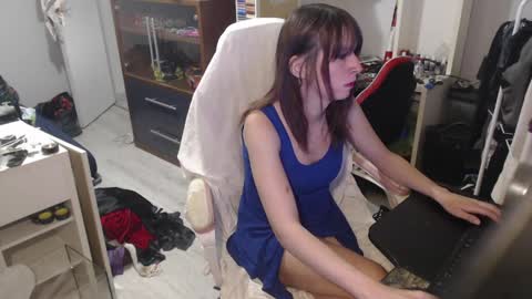 missthon online show from April 1, 12:06 pm