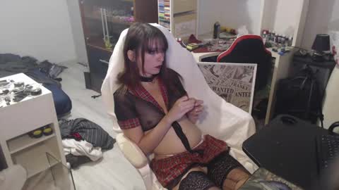 missthon online show from April 19, 7:51 am