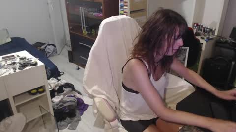 missthon online show from April 21, 9:26 am