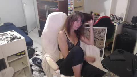 missthon online show from April 22, 10:39 am