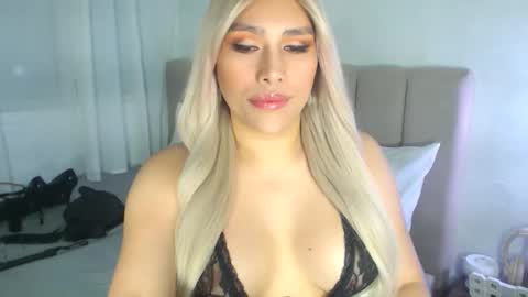 Snapshot of misstreslove2cum chatting on June 3, 6:05 am You can call me Mistress. online show from June 3, 6:05 am