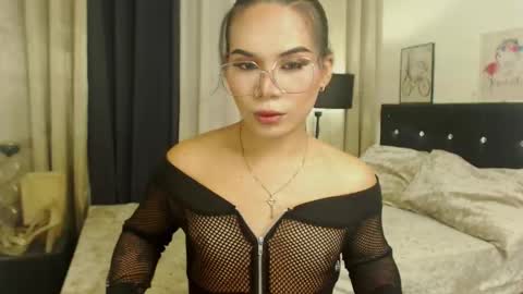 misstrishontop online show from December 3, 7:10 am