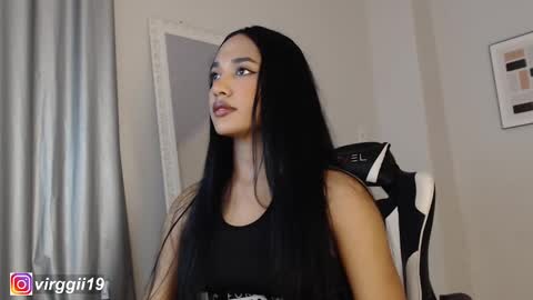 missvirggii online show from October 31, 11:17 pm